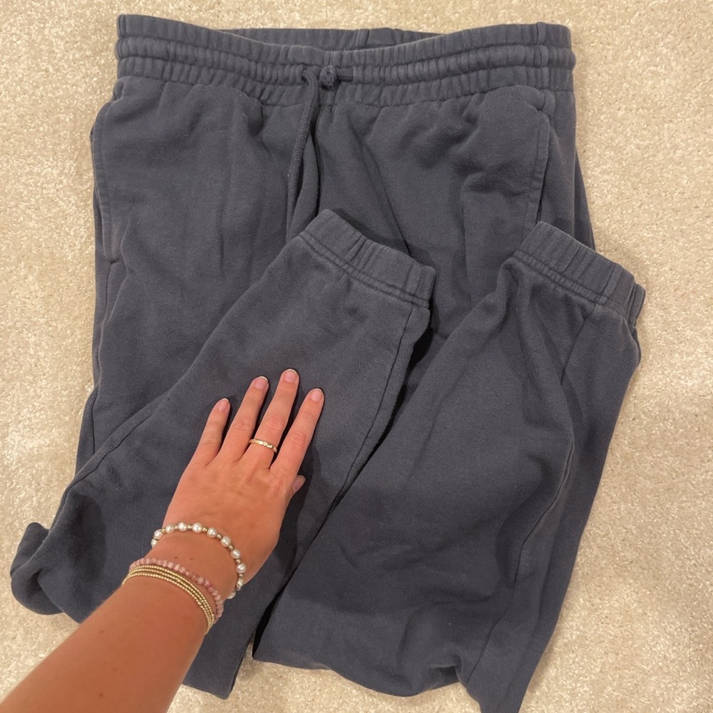 🍒ARITZIA TNA JOGGER🍒